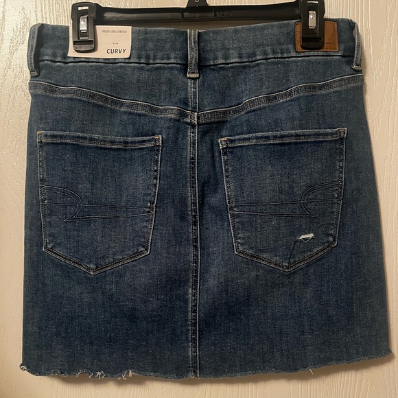 NWT American Eagle Outfitters Curvy     
Hi-Rise Distressed Denim Skirt Size 12 - Picture 4 of 7